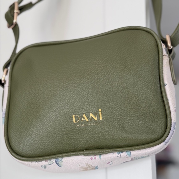 Disney Princess Tiana & Frog Crossbody Bag
DANI BY DANIELLE NICOLE - Picture 5 of 7